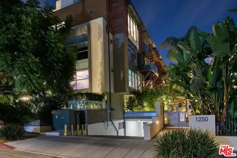 1250 N Harper Ave #302, Los Angeles, CA 90046