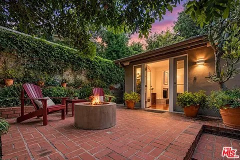 8513 Walnut Dr, Los Angeles, CA 90046