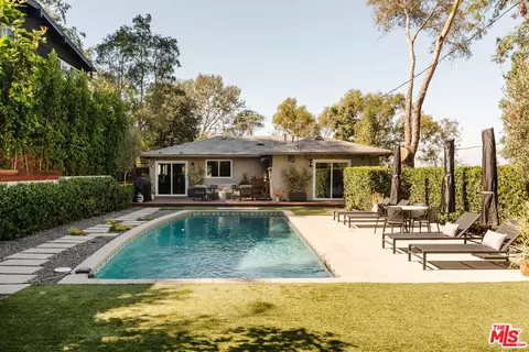 3126 Oakcrest Dr, Los Angeles, CA 90068