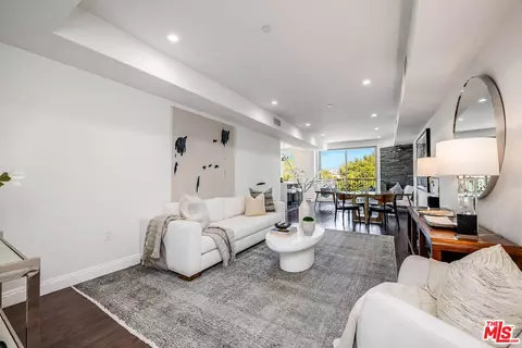 11218 Camarillo St #406, Toluca Lake, CA 91602
