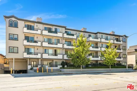 11218 Camarillo St #406, Toluca Lake, CA 91602