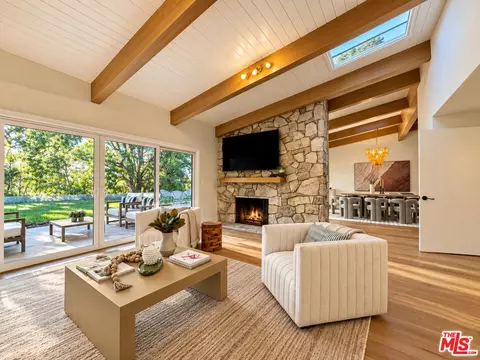 5618 Wilhelmina Ave, Woodland Hills, CA 91367