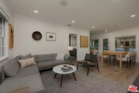 7244 Chicopee Ave, Lake Balboa, CA 91406