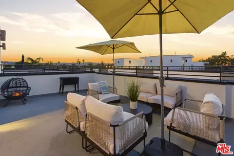 6707 N Sepulveda Blvd, Van Nuys, CA 91411