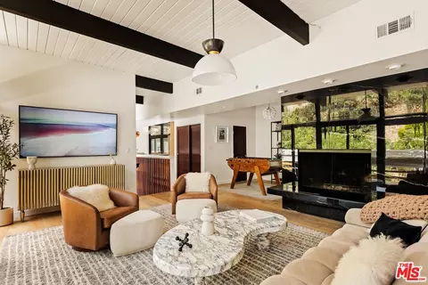 3905 Pacheco Dr, Sherman Oaks, CA 91403