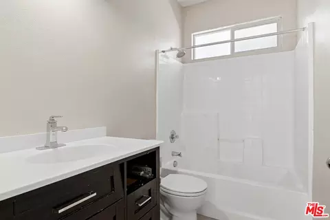 Bath - 3896 Manquelo Ct, Perris, CA 92571 photo 1 of 3