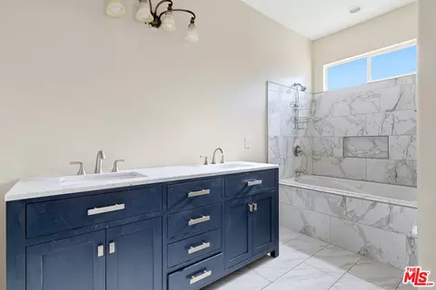 Bath - 3896 Manquelo Ct, Perris, CA 92571 photo 2 of 3