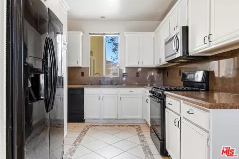 Kitchen - 3896 Manquelo Ct, Perris, CA 92571 photo 2 of 2