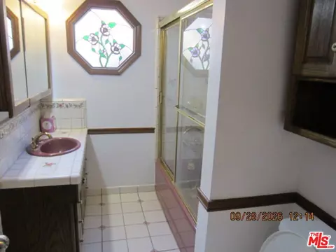 Bath - 6929 Burnet Ave, Van Nuys, CA 91405 photo 1 of 1