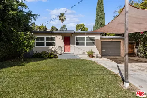15217 Hartsook St, Sherman Oaks, CA 91403