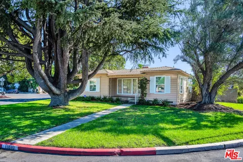 11810 Radio Dr, Los Angeles, CA 90064