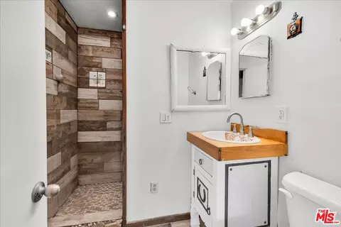 Bath - 3229 Blower Rd, Twentynine Palms, CA 92277 photo 1 of 2
