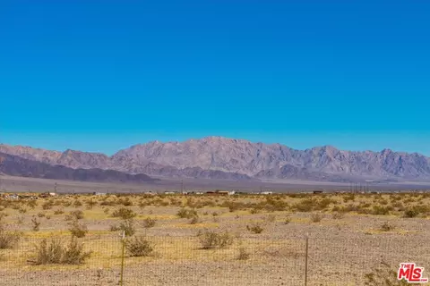 Bedroom - 3229 Blower Rd, Twentynine Palms, CA 92277 photo 3 of 4
