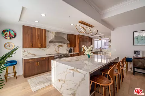 706 11th St, Hermosa Beach, CA 90254