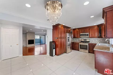 7869 Ventura Canyon Ave #306, Panorama City, CA 91402