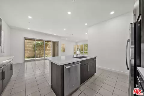 Entry Way - 150 Newall, Irvine, CA 92618 photo 1 of 4