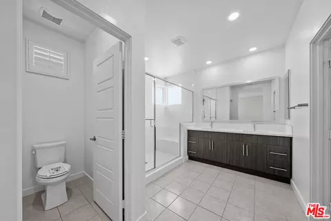 Bath - 150 Newall, Irvine, CA 92618 photo 1 of 3