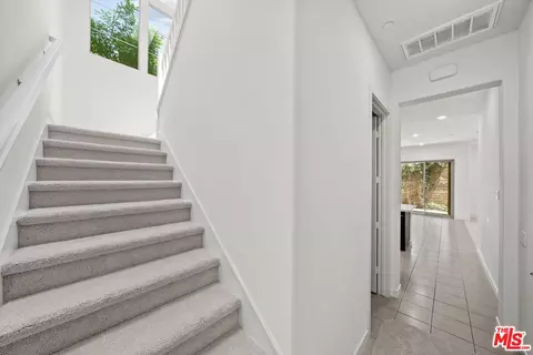 Entry Way - 150 Newall, Irvine, CA 92618 photo 3 of 4