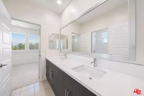 Bath - 150 Newall, Irvine, CA 92618 photo 2 of 3