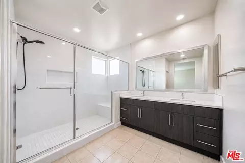Bath - 150 Newall, Irvine, CA 92618 photo 3 of 3