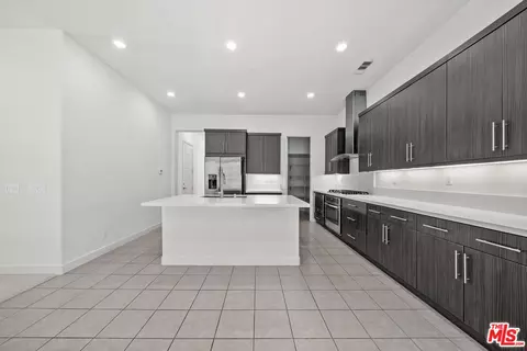 Entry Way - 150 Newall, Irvine, CA 92618 photo 2 of 4