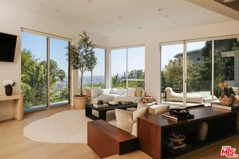 8618 Franklin Ave, Los Angeles, CA 90069