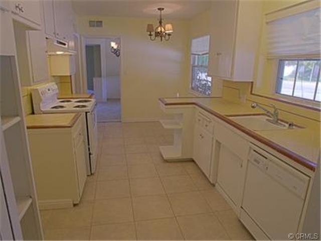401 Amherst Dr, Burbank, CA 91504 photo 3