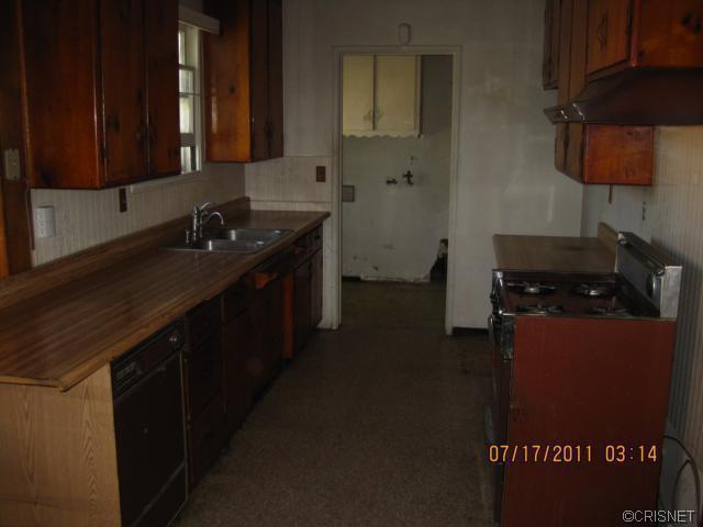9610 Dorrington Ave, Arleta, CA 91331 photo 2