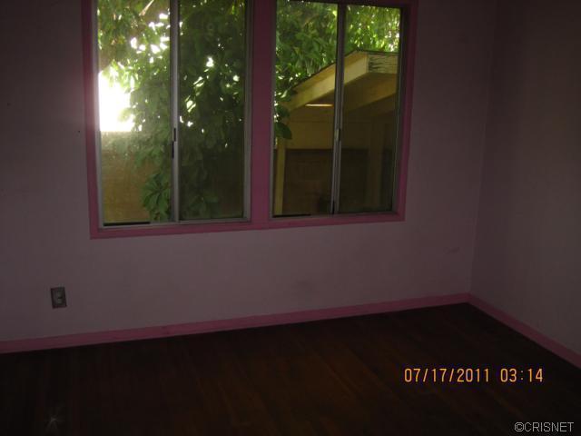 9610 Dorrington Ave, Arleta, CA 91331 photo 3