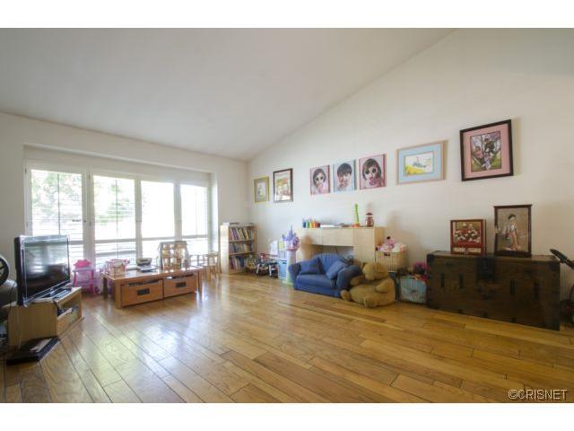 6851 Petit Ave, Van Nuys, CA 91406 photo 2
