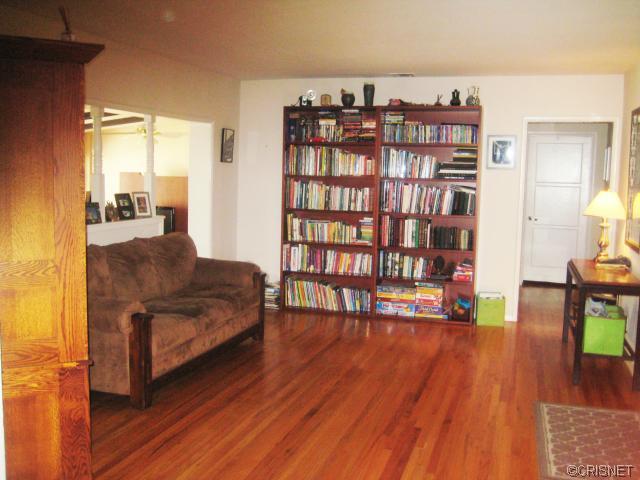 18319 Domino St, Tarzana, CA 91335 photo 3
