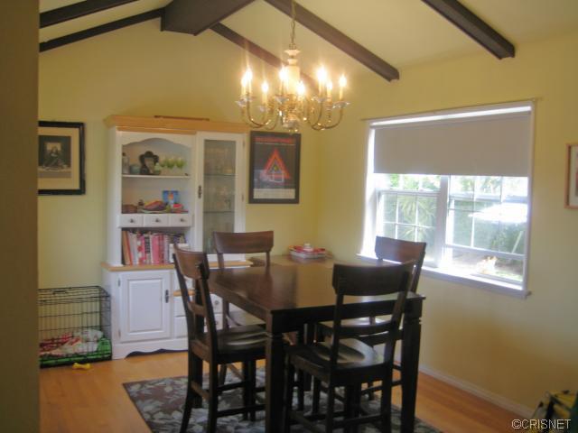 18319 Domino St, Tarzana, CA 91335 photo 4