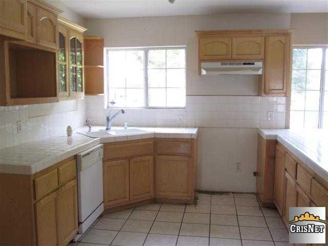 9520 Rincon Ave, Pacoima, CA 91331 photo 3