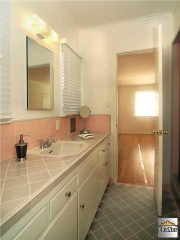 6958 Chisholm Ave, Van Nuys, CA 91406 photo 10