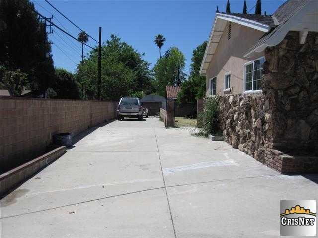 19100 Ingomar St, Reseda, CA 91335 photo 2