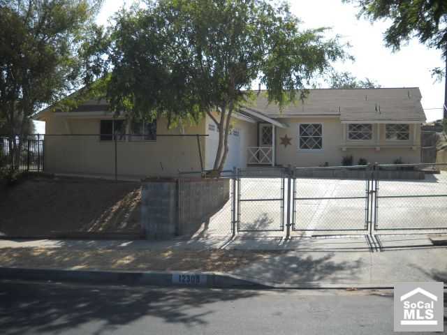 12300 Glamis St, Pacoima, CA 91331 photo 1