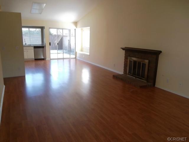 28025 Sturbridge Dr, Castaic, CA 91384 photo 5