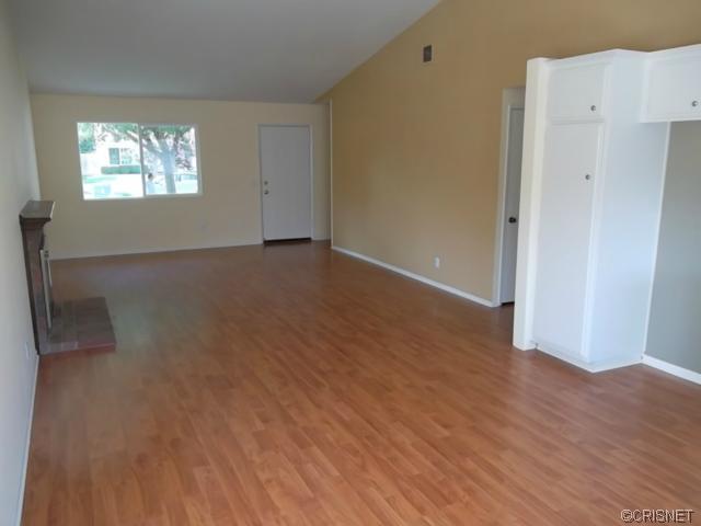28025 Sturbridge Dr, Castaic, CA 91384 photo 6