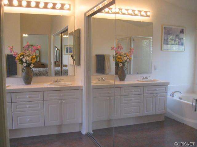 28524 Calex Dr, Valencia, CA 91354 photo 9