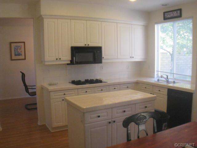 28524 Calex Dr, Valencia, CA 91354 photo 4