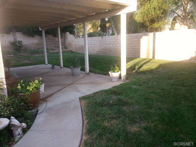 28304 Rodgers Dr, Saugus, CA 91350 photo 2
