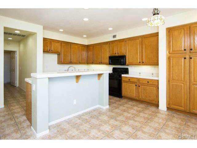 22923 Raintree Ln, Santa Clarita, CA 91390 photo 8