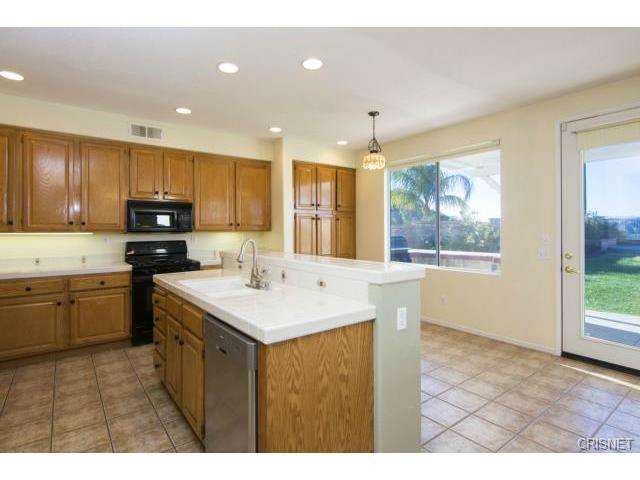 22923 Raintree Ln, Santa Clarita, CA 91390 photo 7