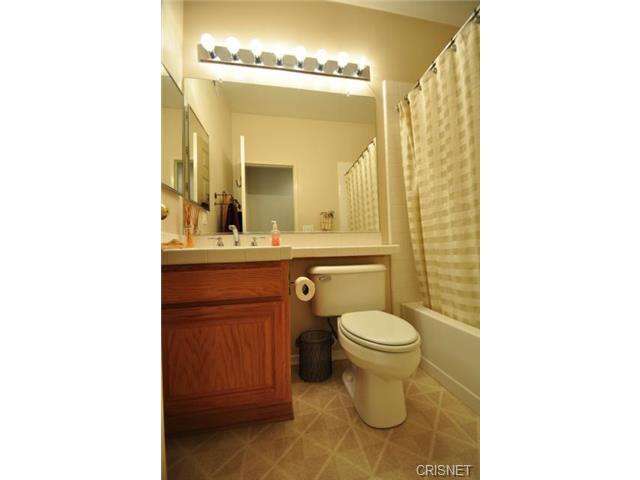 22957 Raintree Ln, Santa Clarita, CA 91390 photo 11