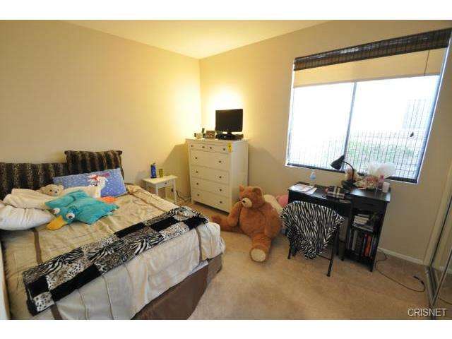 22957 Raintree Ln, Santa Clarita, CA 91390 photo 12