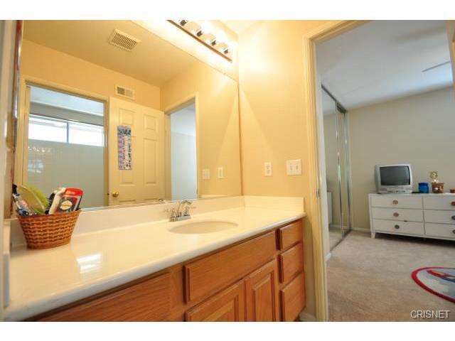 22957 Raintree Ln, Santa Clarita, CA 91390 photo 17