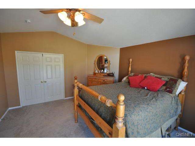 22957 Raintree Ln, Santa Clarita, CA 91390 photo 14