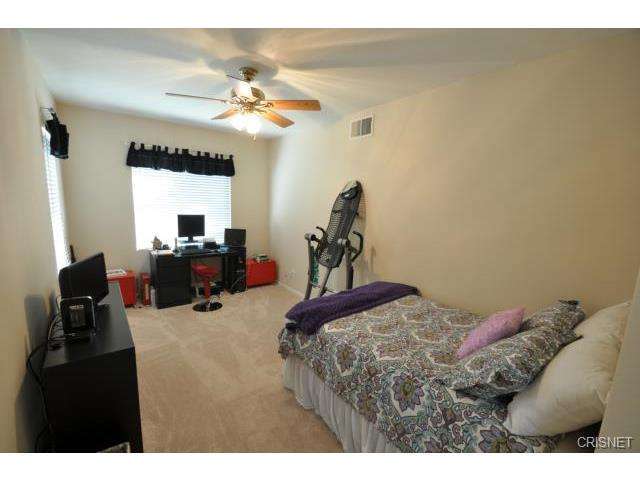 22957 Raintree Ln, Santa Clarita, CA 91390 photo 5