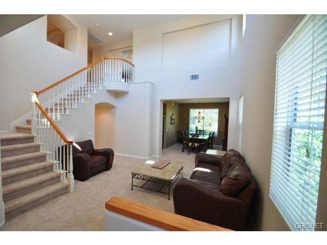22957 Raintree Ln, Santa Clarita, CA 91390 photo 2