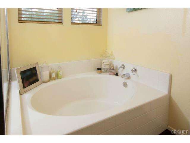 28547 Calex Dr, Valencia, CA 91354 photo 16